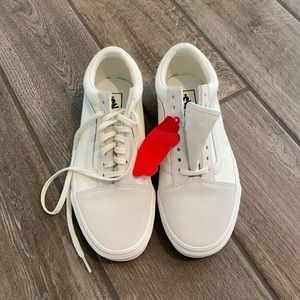 NWT WHITE VANS ✨